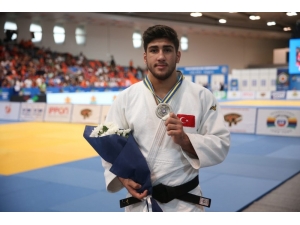 Judoda Bir Gümüş, Bir Bronz Madalya