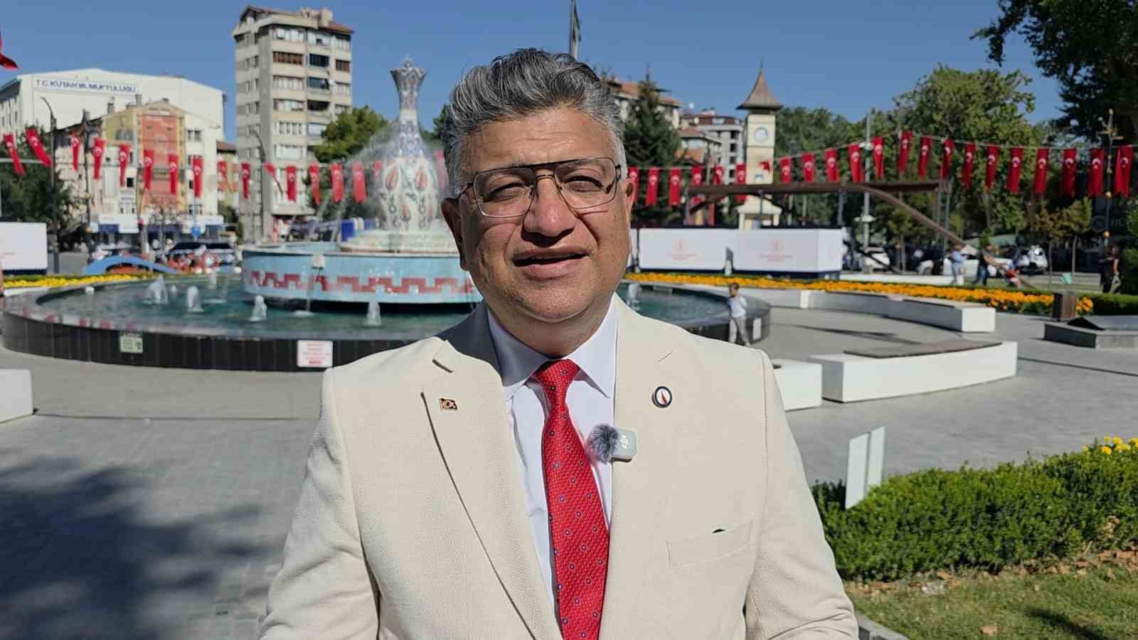 rektor-kiziltoprak-yasayan-miras-soleni-kutahya-nin-koklu-kulturel-mirasini-sehir-meydanlarina-tasimistir