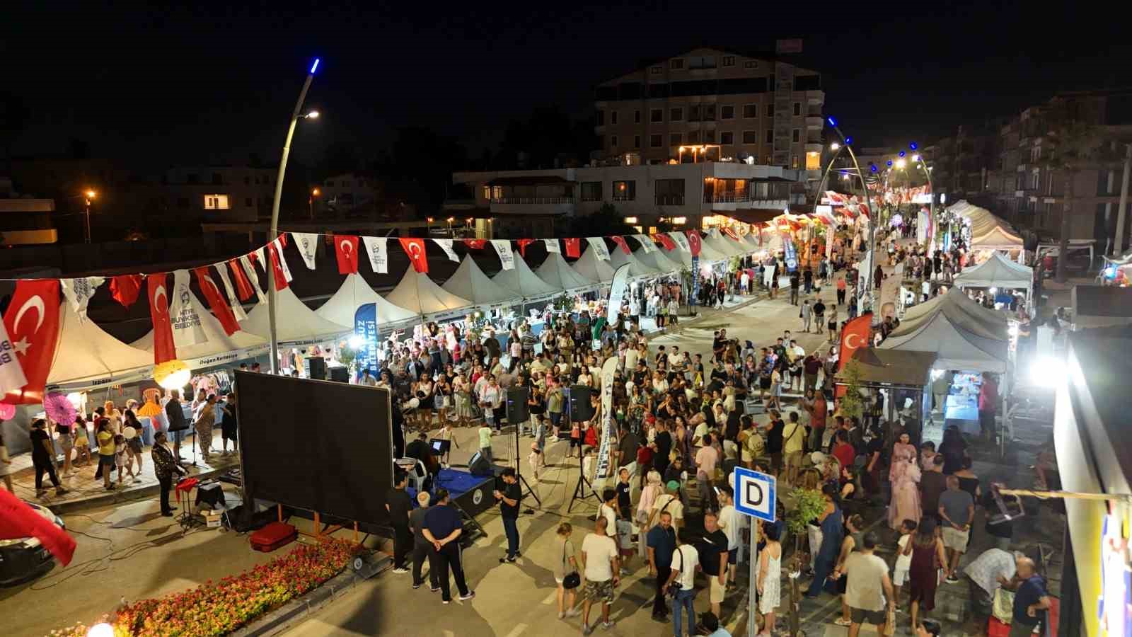 arsuz-da-sokak-senlikleri-yogun-ilgi-gordu