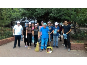 Gönüllü Temizlik Elçileri Çöp Topladı