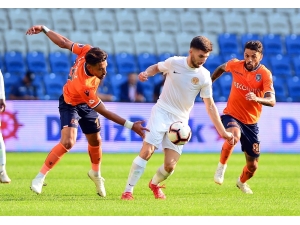 Spor Toto Süper Lig: Medipol Başakşehir: 1 - Antalyaspor: 0 (İlk Yarı)