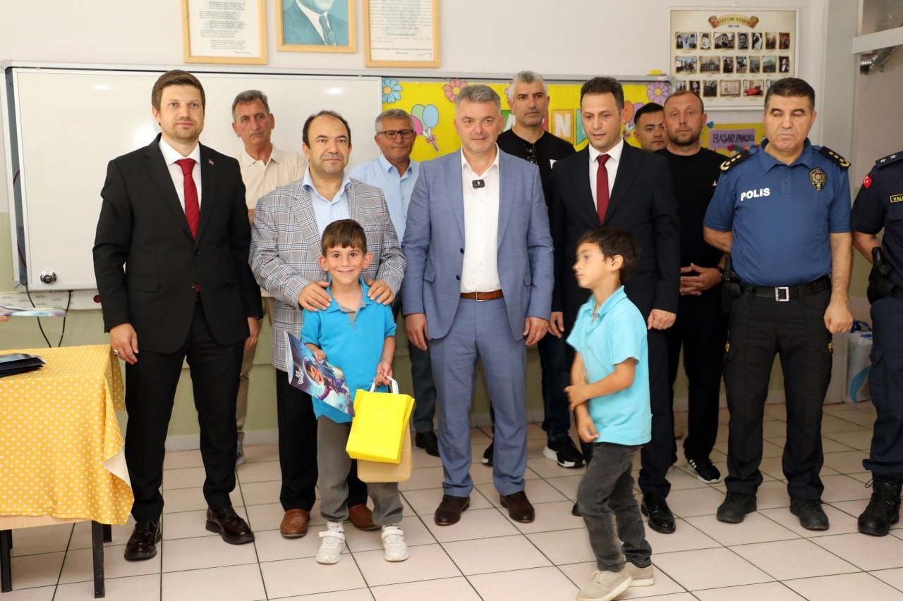 okullarda-son-zil-caldi-ogrencilerin-ilk-karne-hediyesi-protokolden-geldi