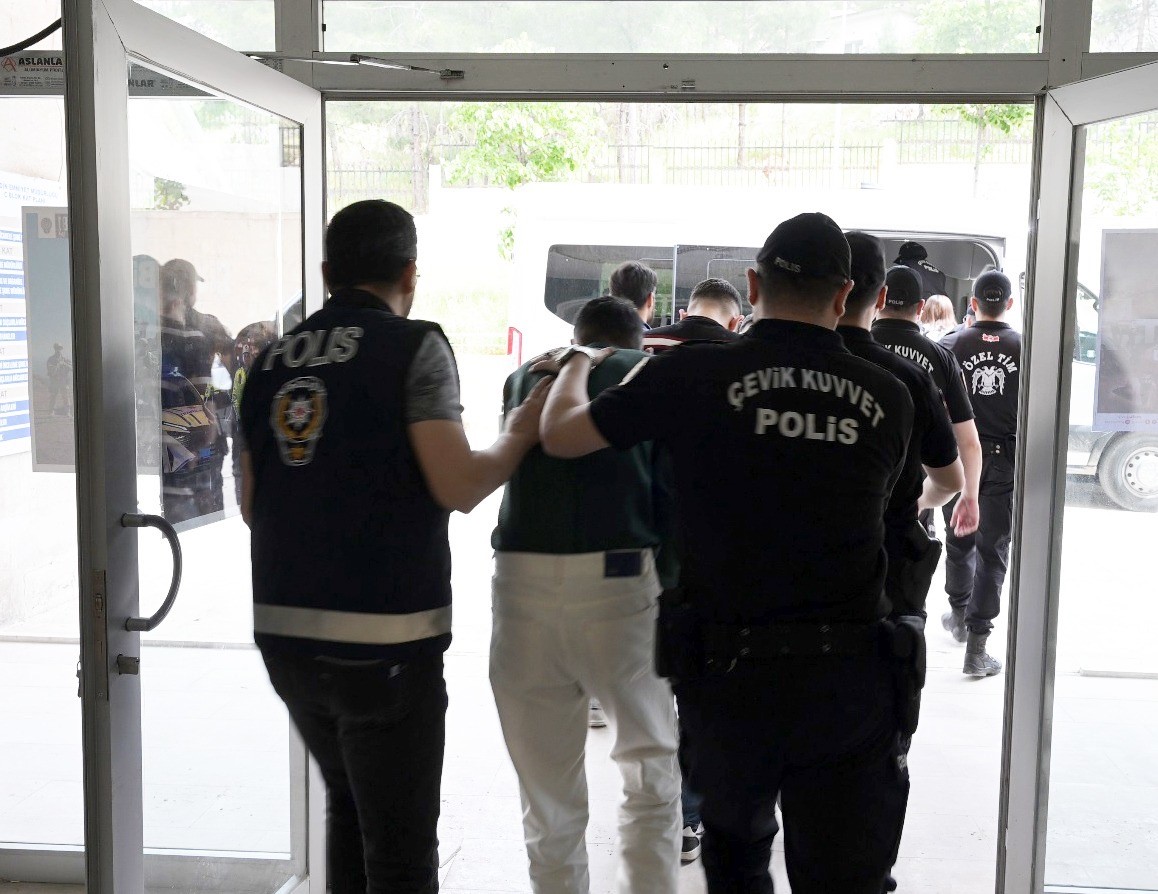 mardin-ve-istanbul-da-es-zamanli-fuhus-operasyonu-6-tutuklama