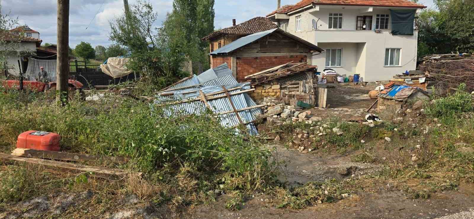 samsun-da-siddetli-saganak-ve-dolu-zarara-yol-acti