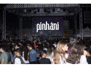 Ünlü Sunucu Ebru Akel Ve Oğlunun Piknik Keyfi