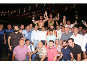 Serik’te Yağlı Güreşler Nefes Kesti