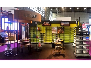 Paris’te Üçge Rüzgârı