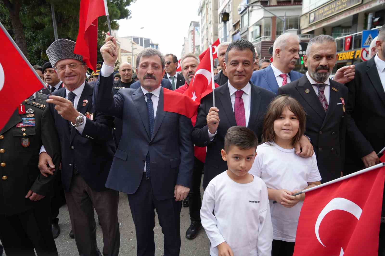 vali-tavli-gazi-milletimiz-istiklaline-ve-istikbaline-yonelen-tum-tehditlere-karsi-koyacaktir