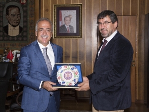 Rektör Çomaklı: “Tecrübemizi Ve Bilgimizi Paylaşmaya Hazırız”