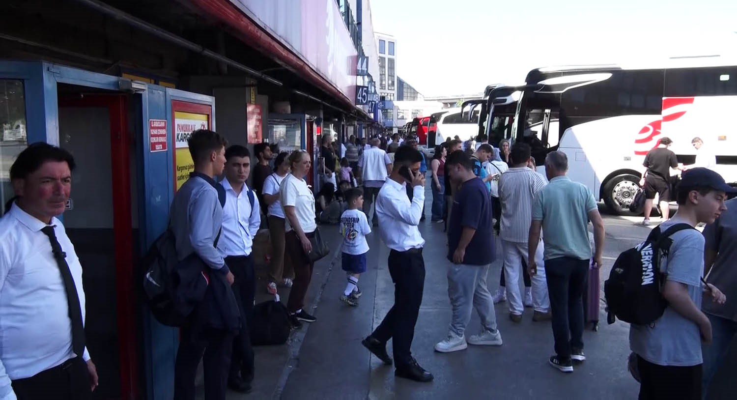 okullarin-tatil-olmasiyla-15-temmuz-demokrasi-otogari-nda-hareketlilik-basladi