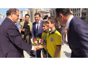 Uşak’ta Yeni Eğitim Öğretim Yılı Törenlerle Başladı