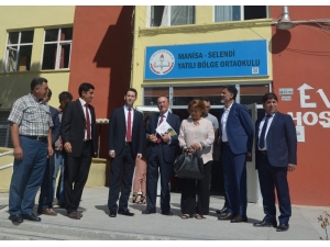 Çikolata Devinden Selendi’de Eğitime Destek