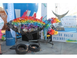 Öğrencilerin Atıklardan Yaptığı Balık Heykeli İle 3 Öğrencinin Eğitimine Katkı