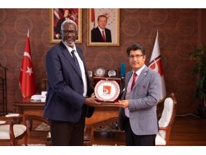 Rektör Taş Çad Heyetini Kabul Etti