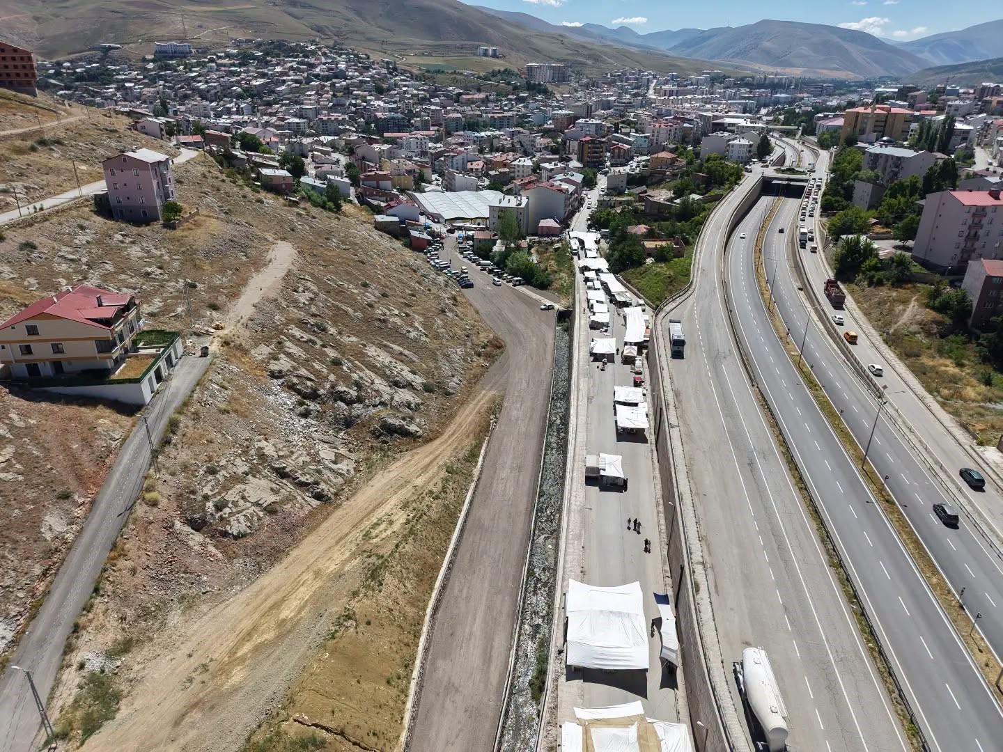 kapali-halk-pazari-otoparki-hizmete-acildi