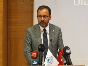 Bakan Kasapoğlu’ndan Bandırma’ya Spor Salonu Ve Havuz Müjdesi