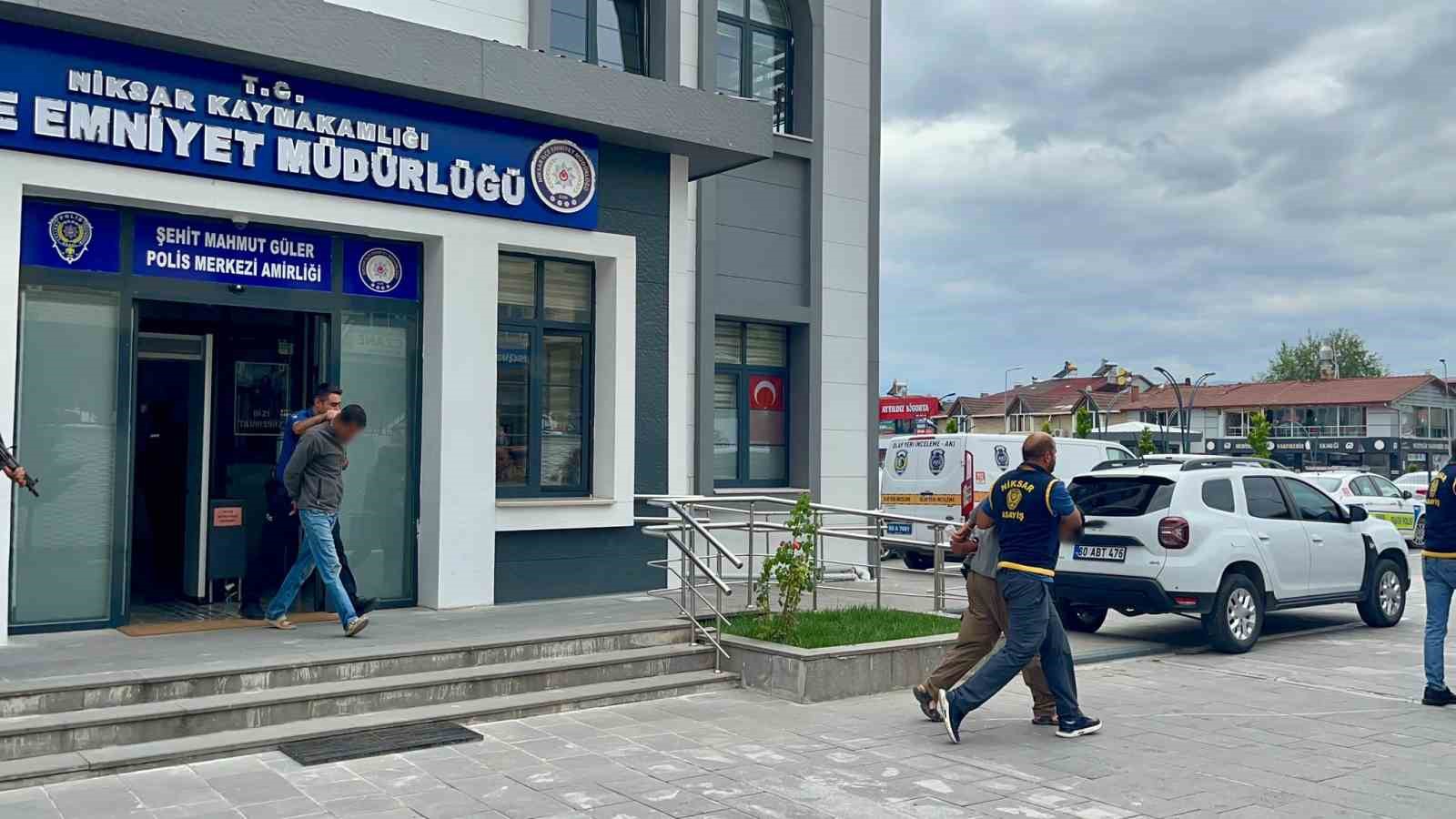 tokat-ta-lastik-hirsizligi-yapan-supheliler-sivas-ta-yakalandi