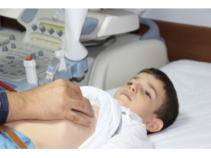 Kalbi Delik Olan Minik Enes Ameliyatsız Tedavi Edildi