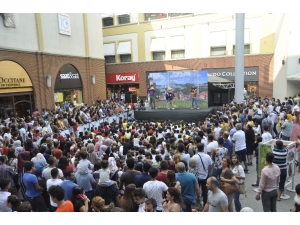 Minikler Forum Mersin’de ’Rafadan Tayfa’yla Eğlendi