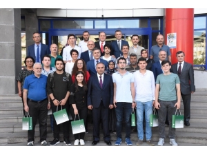 Başkan Ay, Dereceye Giren Öğrencileri Tebrik Etti