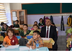 Başkan Dursun Ay Öğrencileri Yalnız Bırakmadı