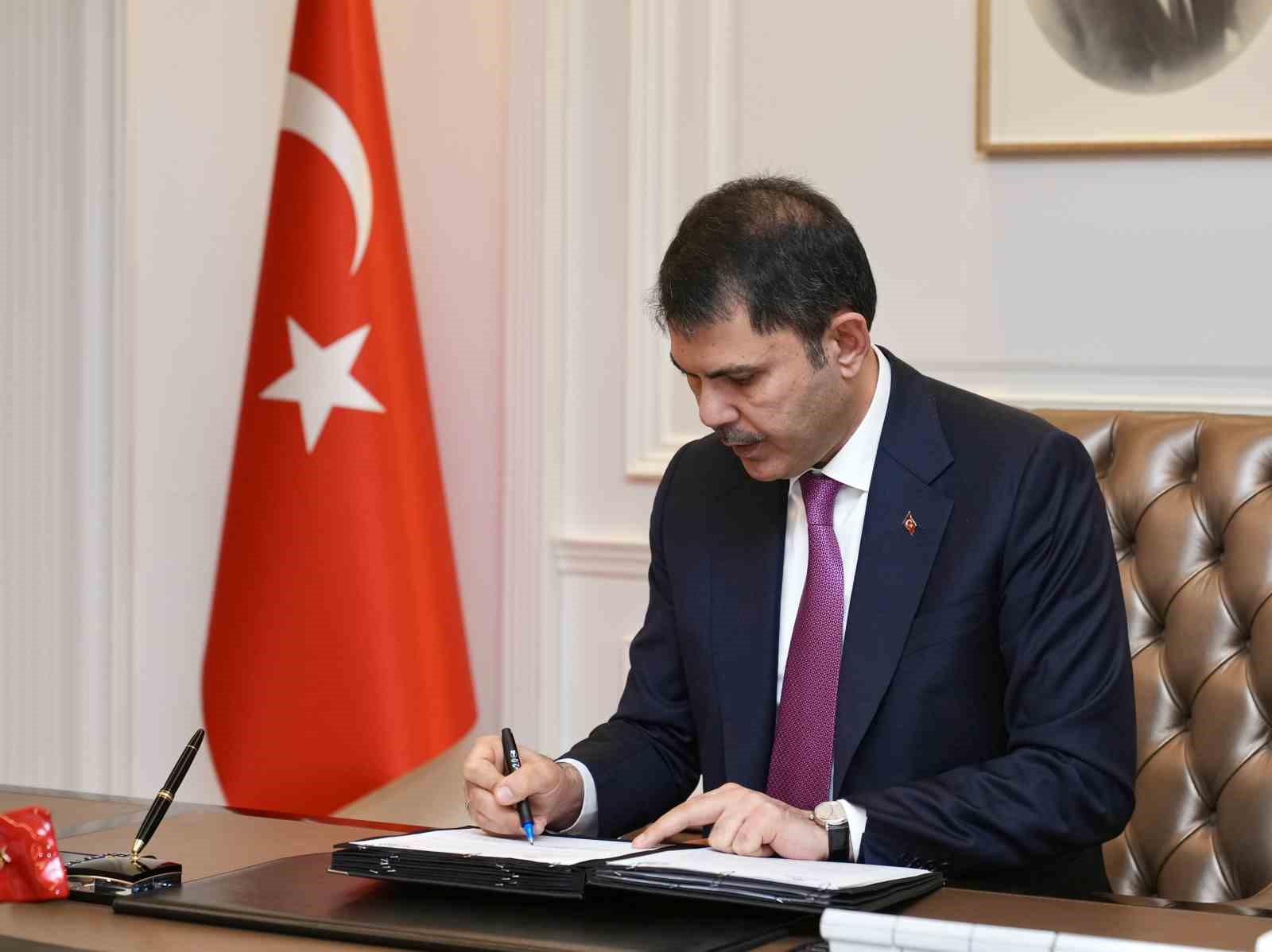 bakan-kurum-12-bin-800-yavru-flamingo-tuz-golu-nde-yasam-buldu