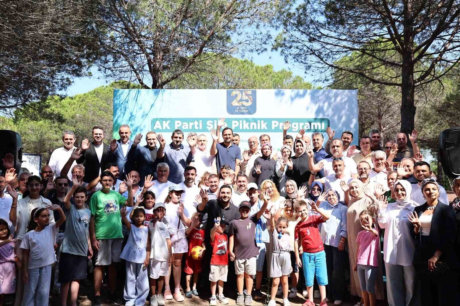 sile-belediye-baskanvekili-terzi-teskilat-pikniginde-ak-partililerle-bir-araya-geldi