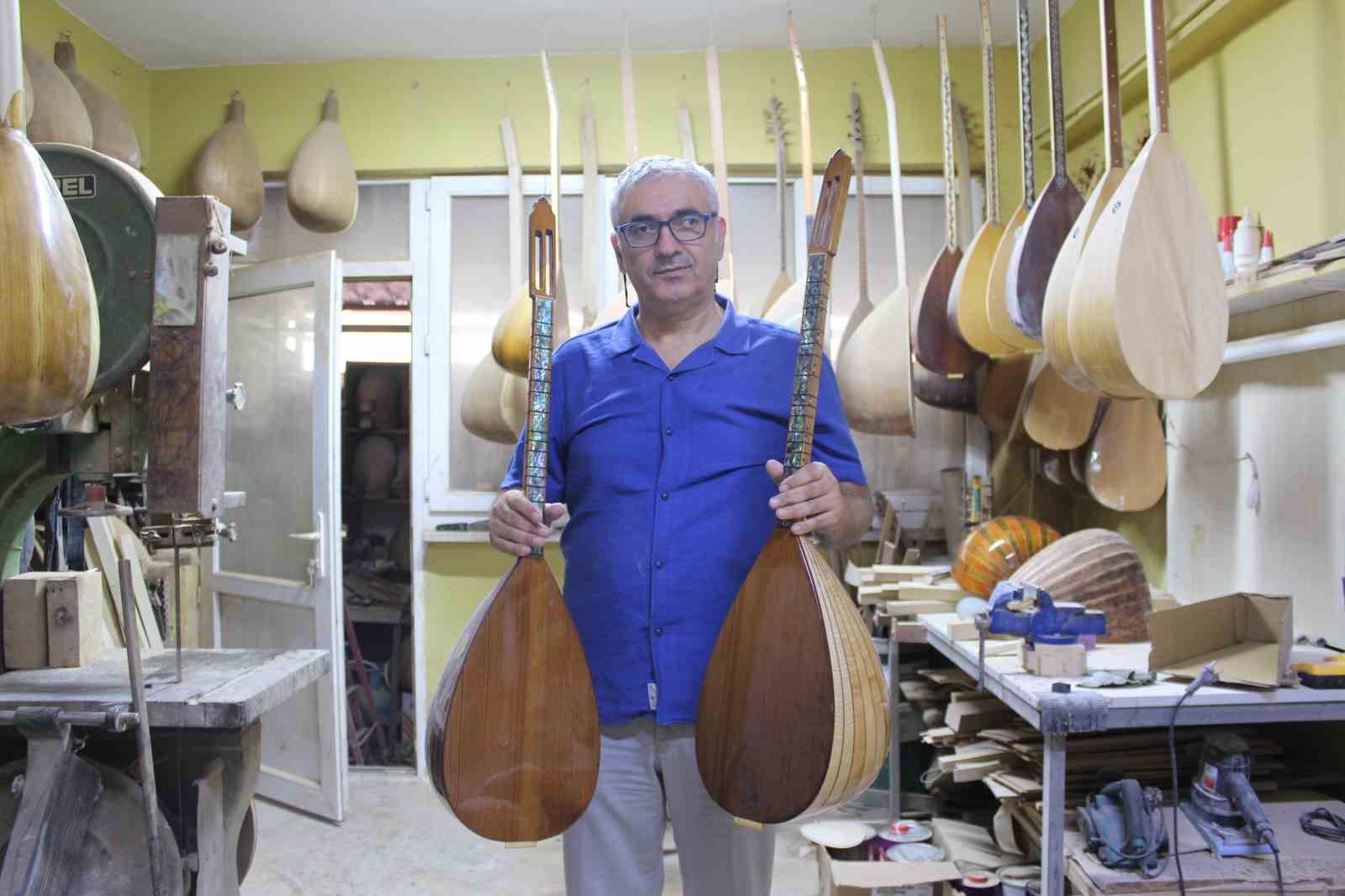 dededen-toruna-uzanan-muzik-mirasini-baglamayla-yasatiyor