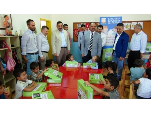 Büyükşehir’den Öğrencilere Kırtasiye Seti Desteği