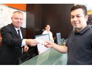 Yeni Tiyatro Sezonunda Perdeler Açılıyor