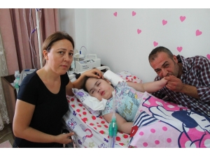 Kızlarının Ölümünü Beklerken Okul Kaydı Gelen Aileden Gözyaşartan Davranış