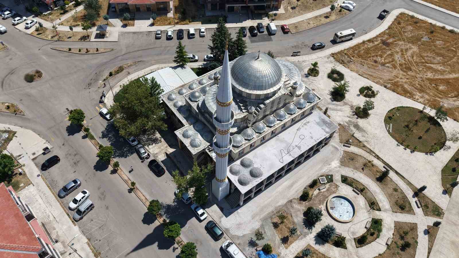 yildirimin-yiktigi-minare-yeniden-insa-edildi