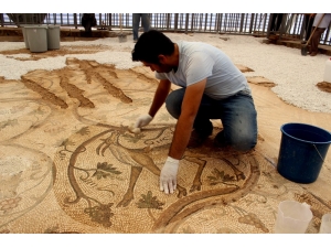 Bölgenin En Büyük Mozaiği Restore Ediliyor