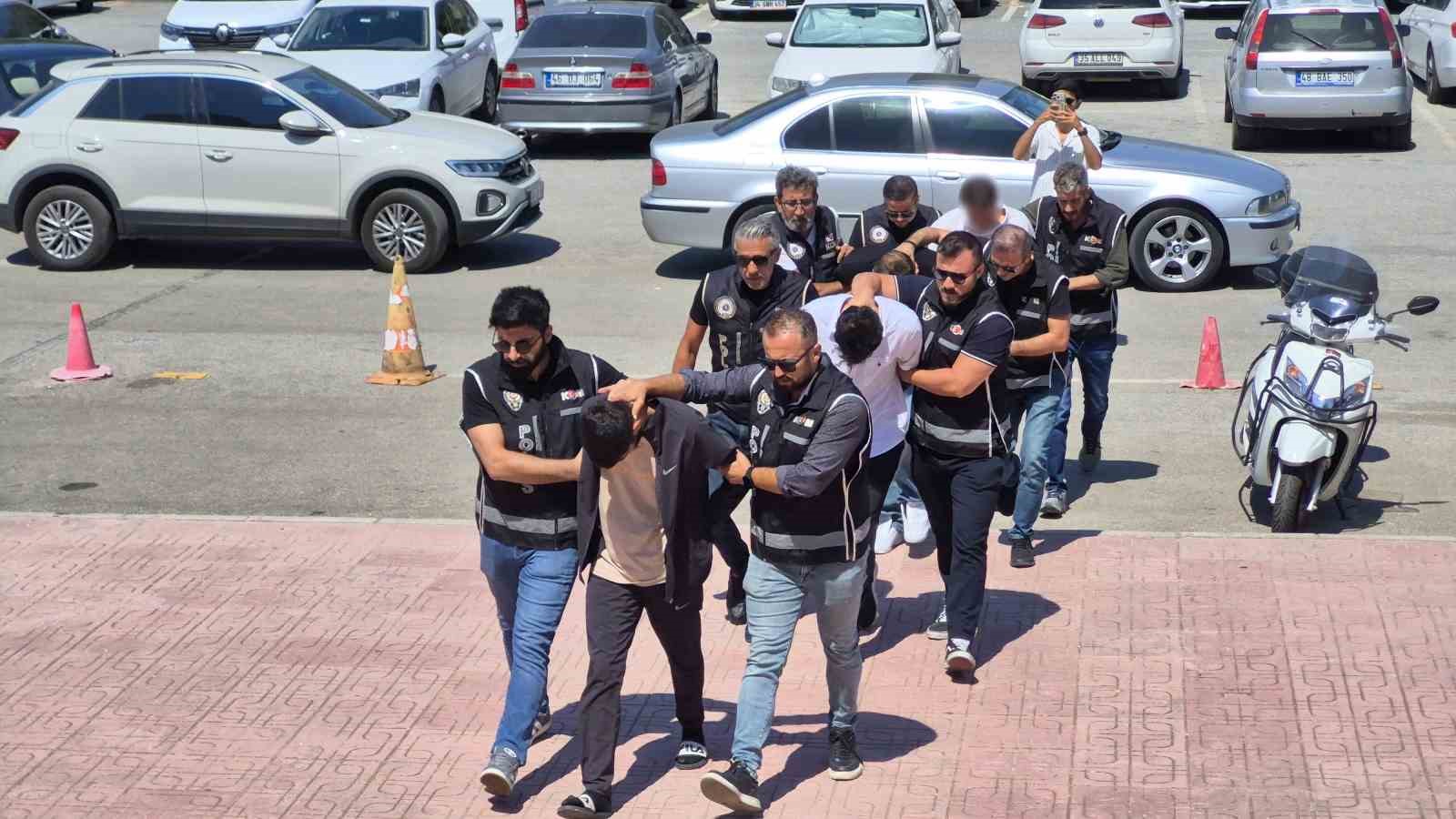 bodrum-da-silahli-saldiriyla-ilgili-3-kisi-tutuklandi