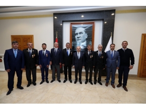 Vali Çakacak, Gazileri Kabul Etti