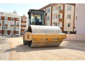 Karaköprü’de Yol Yapım Çalışmaları Sürüyor