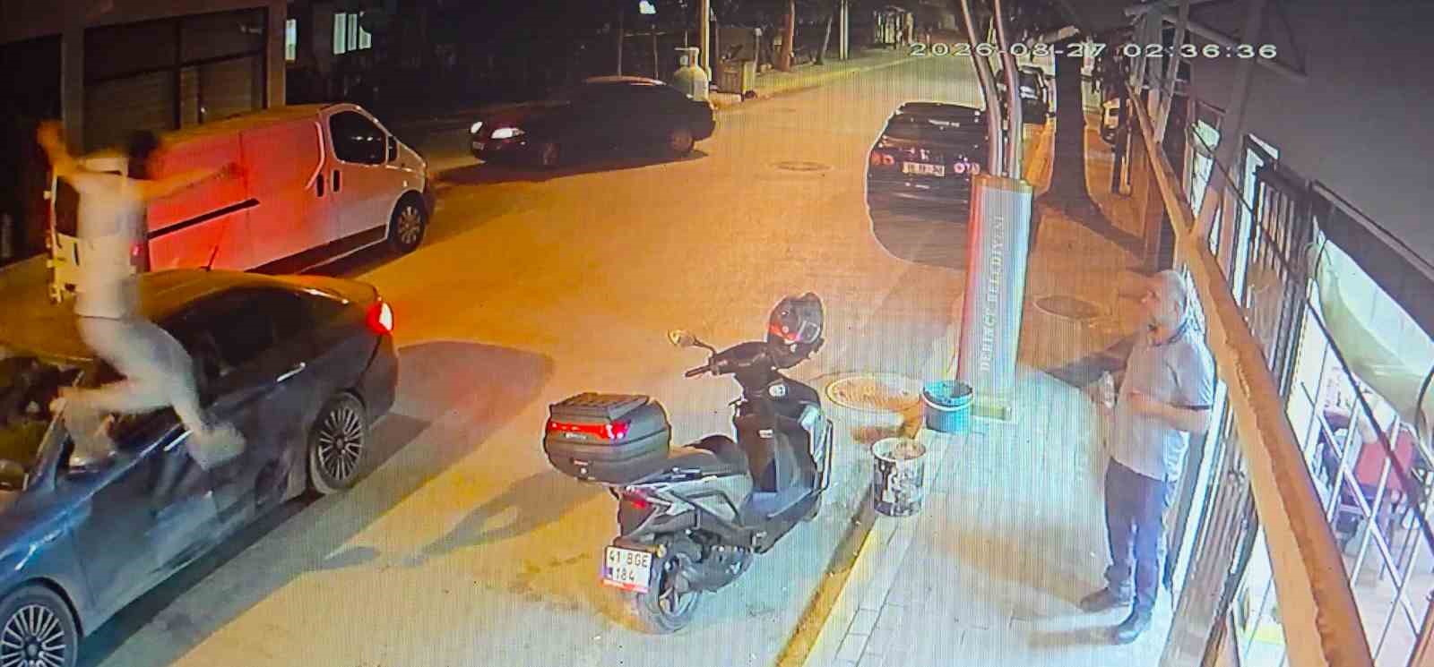 kocaeli-de-2-si-agir-5-kisinin-yaralandigi-kavganin-dehsete-dusuren-goruntuleri-ortaya-cikti