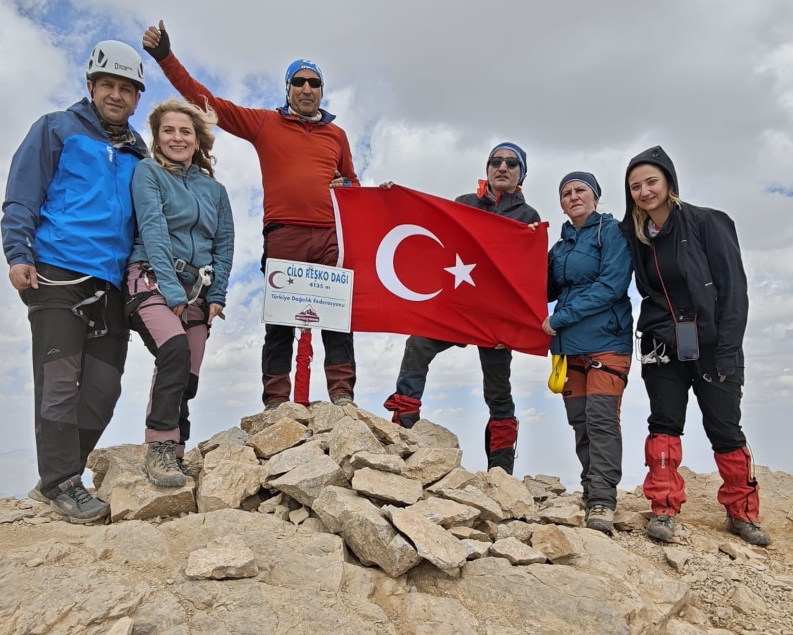 ankara-dan-hakkari-ye-uzanan-zirve-macerasi-7-dagci-resko-yu-asti