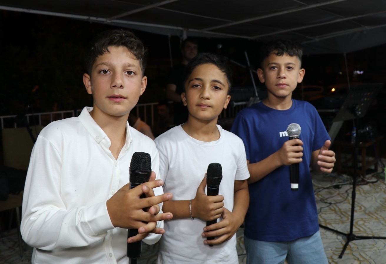 uc-kafadar-sesleriyle-sahnenin-tozunu-aldi