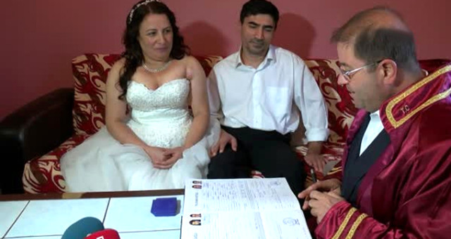 Ms Hastalığına Yakalandıktan Sonra Eşinden Boşanan Adam, 22 Yıl Sonra Eski Eşiyle Yeniden Evlendi
