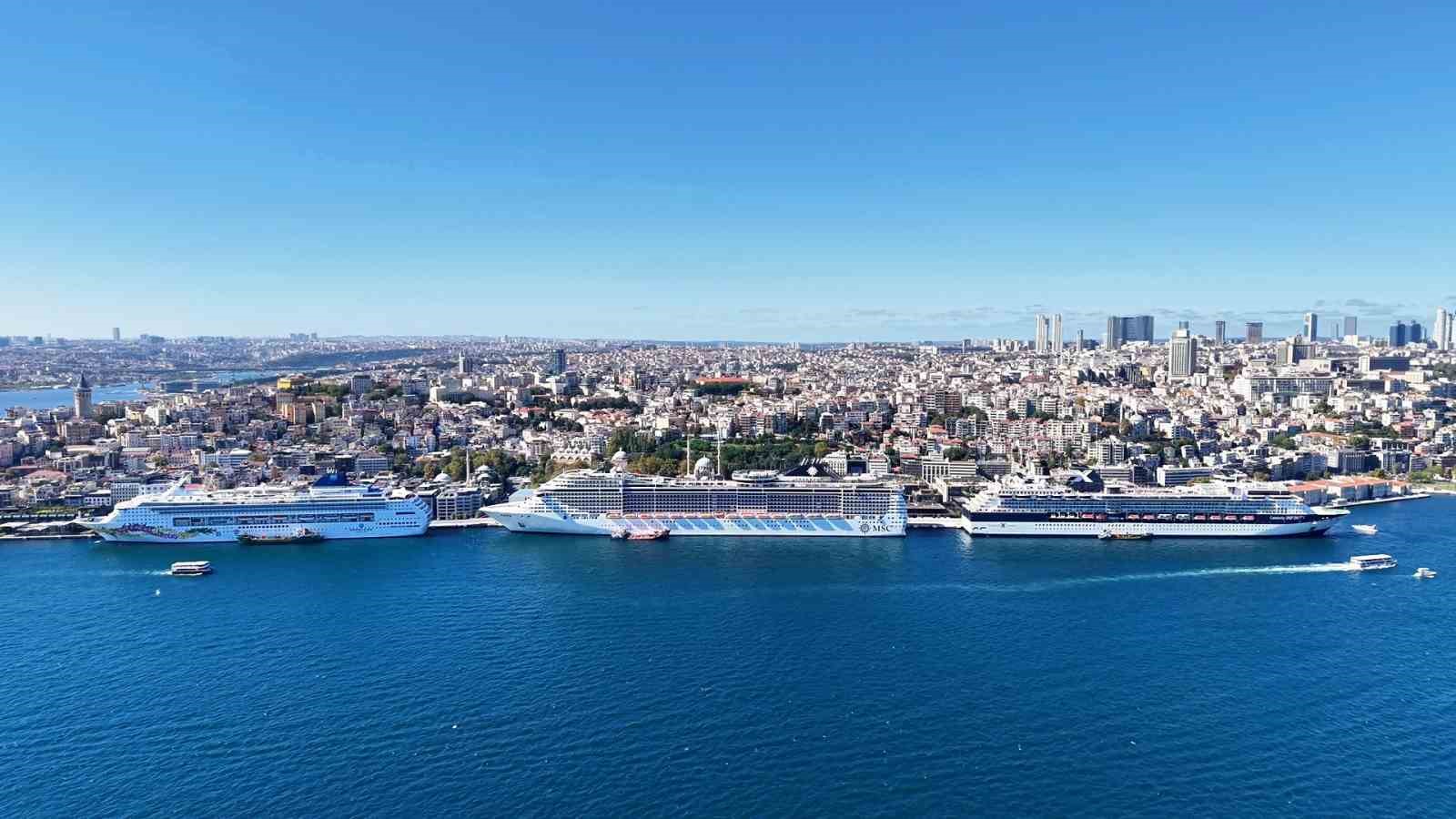 istanbul-siluetine-eslik-eden-3-kruvaziyer-havadan-goruntulendi