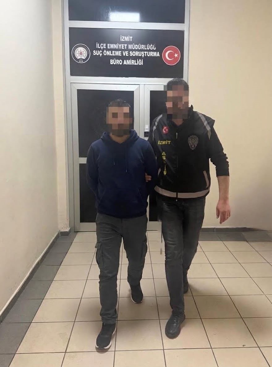 kendisini-polis-olarak-tanitip-3-5-milyon-lira-dolandirdi-kuyumcuda-altin-alirken-yakalandi