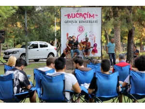 Çimlerde Konser Keyfi