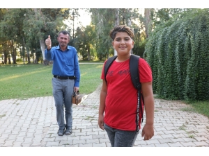 Eskiden İnsanlar Korkup Kaçıyordu, Şimdi Gören Sarılıyor