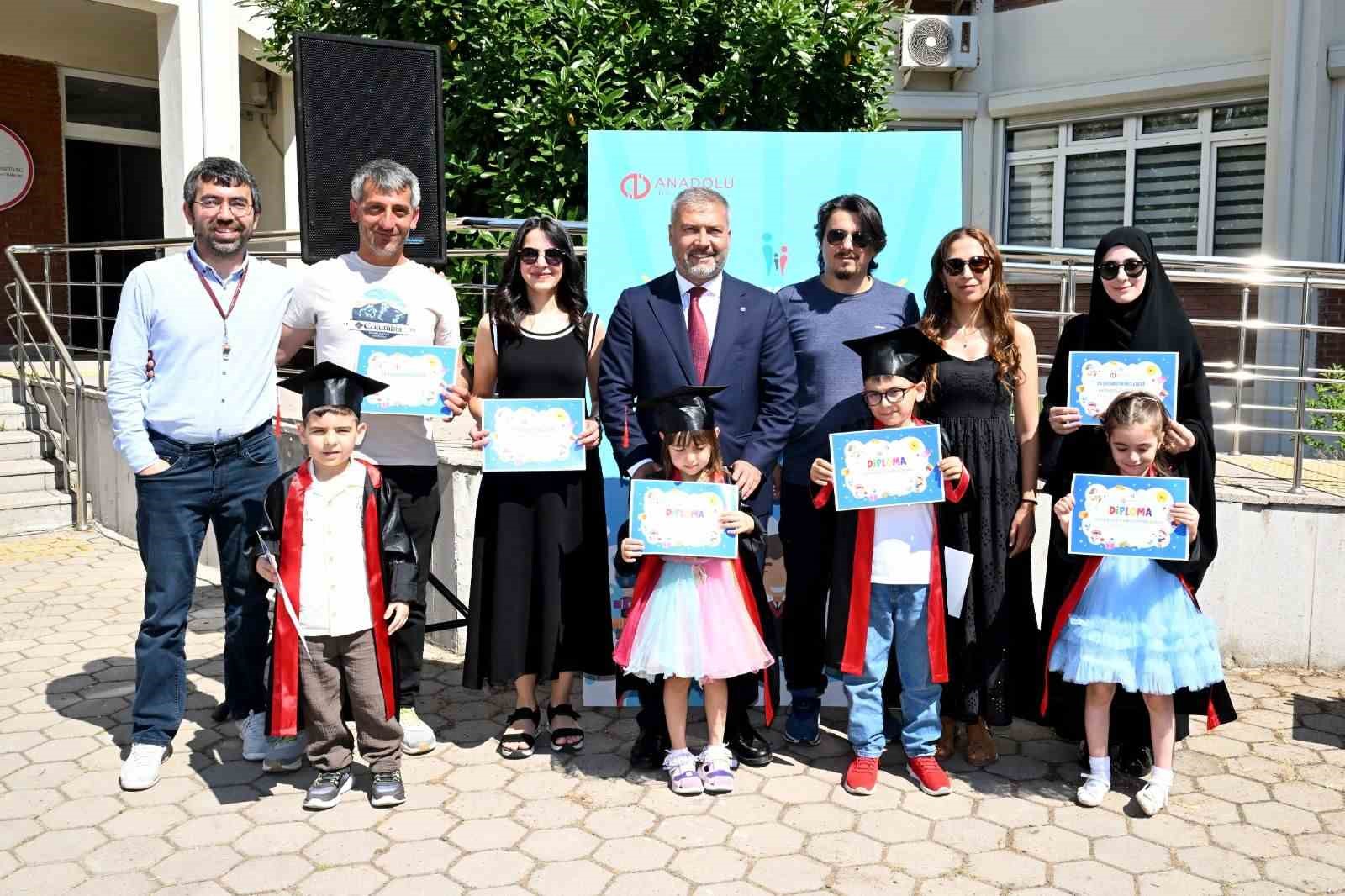 anadolu-universitesi-nde-gurur-gunu-sevgi-ve-sabrin-mezuniyeti