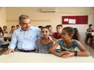 Çelikcan’dan Öğrencilere Kırtasiye Yardımı