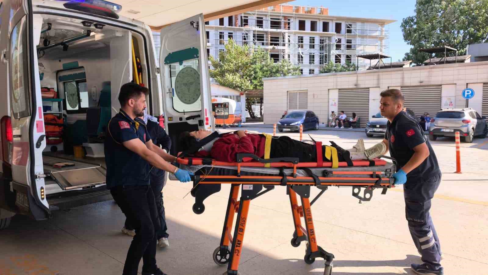 bursa-da-kontrolden-cikan-motosiklet-dere-yatagina-uctu-1-yarali