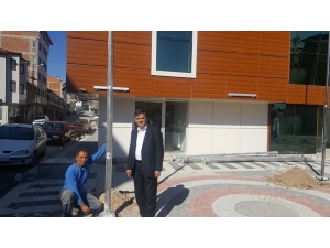 Ek Hizmet Binasına Türk Bayrakları Asılıyor