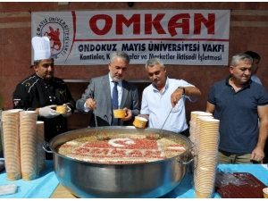Omü’de 5 Bin Aşure Dağıtıldı