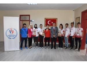 Tepebaşı Gençlik Ve Spor Kulübü’nden İl Müdürü Tatlısu’ya Ziyaret